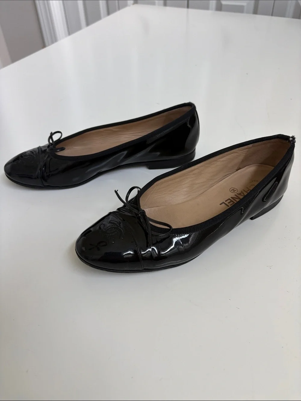 CHANEL Vintage Black Patent Leather CC Logo Ballet Flats with Bow